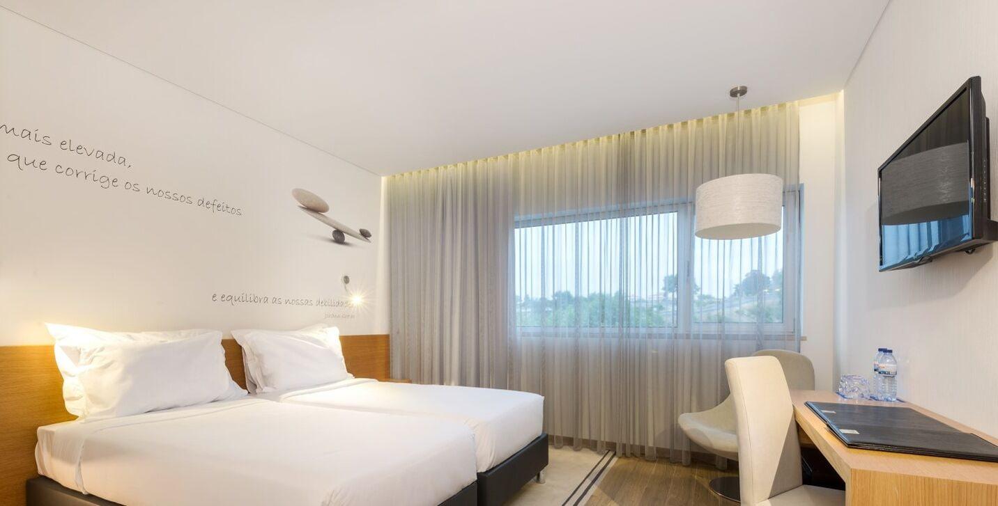 Tryp By Wyndham Leiria Hotel Екстериор снимка
