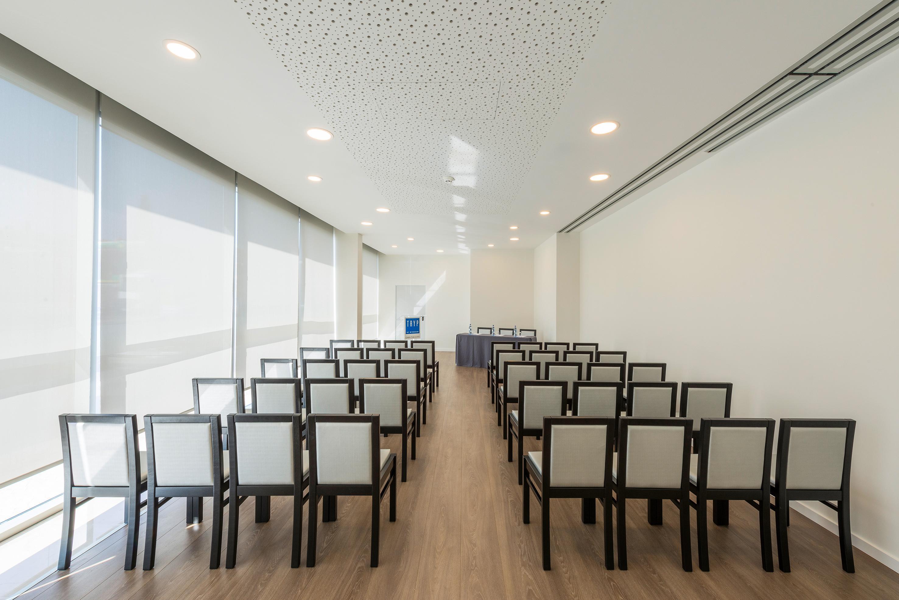 Tryp By Wyndham Leiria Hotel Екстериор снимка